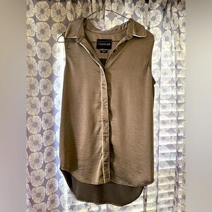 Wildfang Empower Button Up size XS sleeveless gray/white